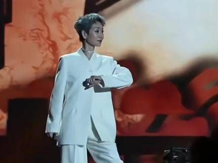 叶童老师的状元步真是太帅了,镇江站的演出震撼人心!