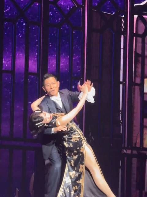 刘德华换了个伴舞,争议很大啊