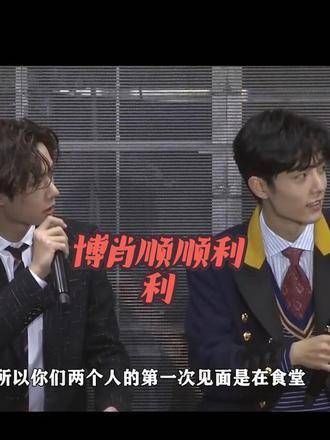 有哥哥的地方,弟弟的目光总是追随哥哥,纵然周围一切繁华…
