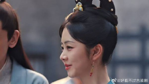 杨家想吞了季英英的飞花会，季英英一招保住多年心血