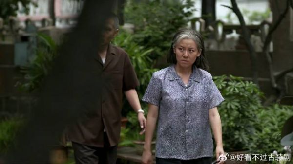 安杰一袭白裙,德华砸着嘴嫉妒:真愁人