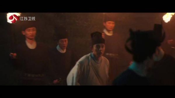 孙勃拿刀挟持了章七娘,万福带人赶到,劝孙勃不要做傻事,孙勃根本不听…