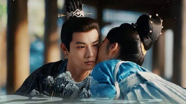 杨静澜参军带兵亲征，临行前夜自爆全部爱意，英英献吻