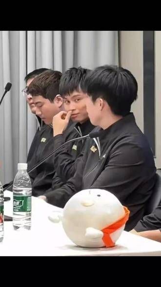 周启豪真是个“大漏勺”,当记者问到大头夺冠后的庆祝方式时…