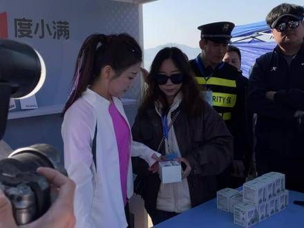 陈梦真是太美了!怎么会有这么厉害又好看的人呢,在鼓浪屿看到她真是幸运!