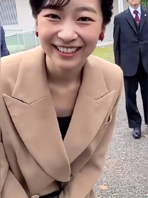 日本的佳子公主,好温柔好谦恭啊,而且感觉这种温柔与谦恭不是装的…