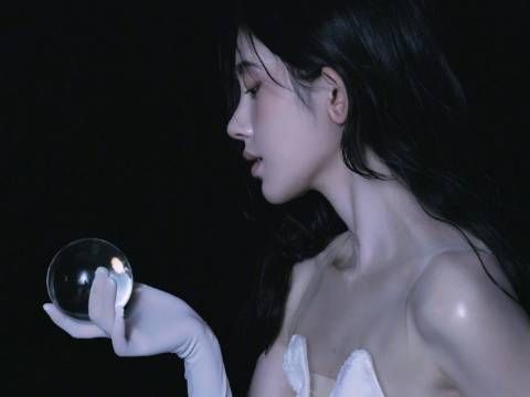 比起默默地许愿和盼望,实打实的努力更能给@鞠婧祎 带来力量…