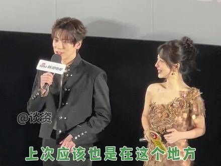 现在的男粉丝真是大胆!一句话让两位男明星当场害羞,哈哈!