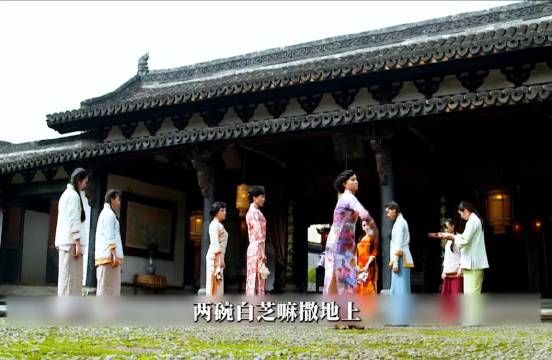 大房惩治小妾捡芝麻,不料却遭到丈夫的厌烦