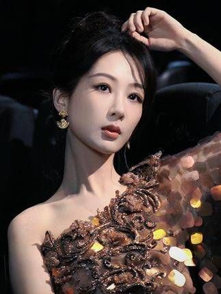 在光影交错的瞬间,的美丽被定格