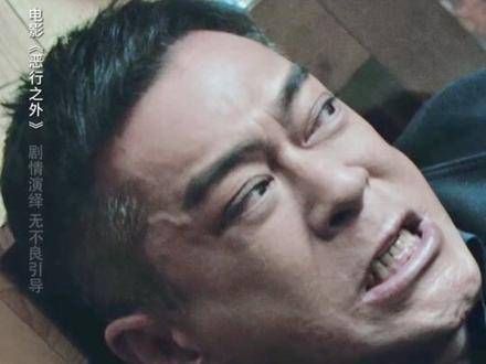 这一刻,两位父亲为了自己的孩子拼尽了全力