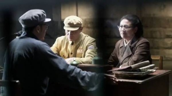 风筝:郑耀先怀疑江万朝是特务,仅用一招,就直接让他现原形