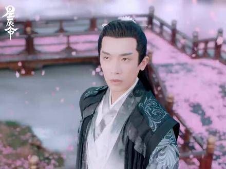 “时光流转爱不移,只为缘起”的主题曲《星辰予》