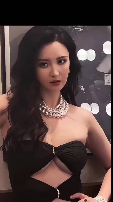 43岁的张萌,这妆造太绝了