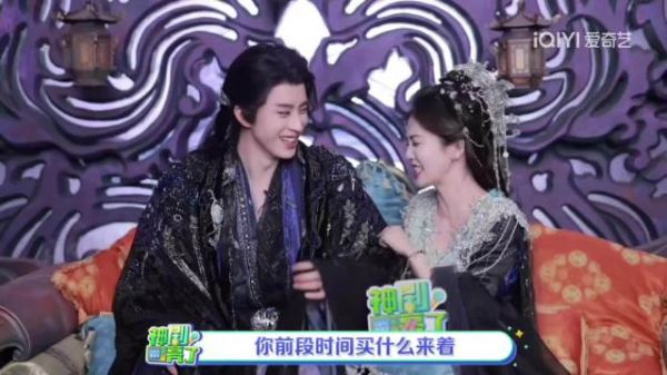 白鹿敖瑞鹏接受采访,两人透露敖瑞鹏曾经买了小蝎子做着吃…
