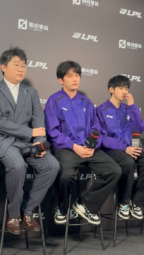 Q:第一局针对厄塔汗的争夺是如何部署的? Junhao:(为了)逼团打龙吧
