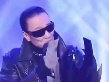 张柏芝演唱会现场迎来特别嘉宾,公公谢贤亲自登台,替儿子向芝姐致歉