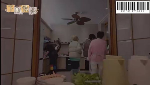 大和解?刘晓庆说了最近的感受,李小冉哭着依偎刘晓庆道歉“姐姐对不起”…