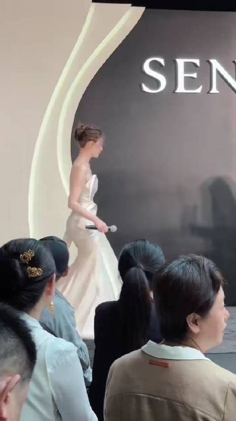 李小冉好白,好美