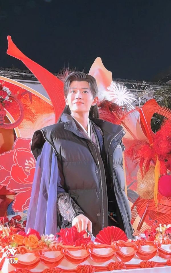 祝贺任嘉伦《佳偶天成》陆千乔杀青大吉!