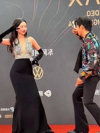 一开始我以为她是内敛型的,没想到她超级放得开,非常可爱!