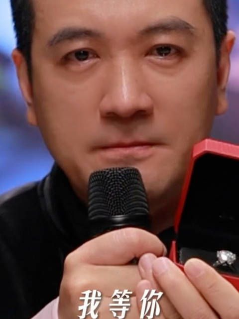 杨子直播间向黄圣依求婚,含泪拿着钻戒,失去了才知道是刻骨铭心的痛