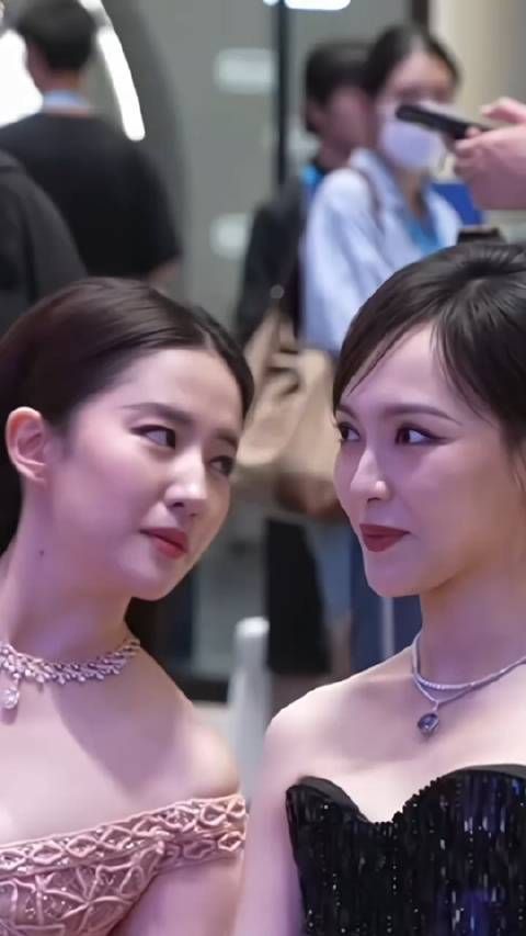 魅力散发者,唐嫣,又美又甜唐嫣 神仙颜值担当