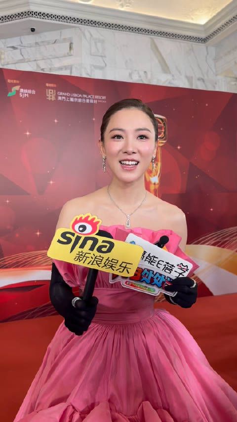 最佳衣着奖得主:王敏奕陈豪,王敏奕第一次尝试这种夸张的风格…