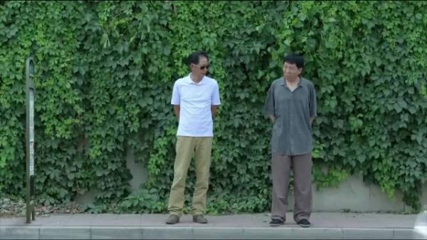 老丈人和50岁女婿喝酒喝大了!丈母娘直言,俩人要拜把子