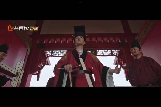 魏哲鸣在国色芳华中的表演,特别是断腿后狱中那一段,真的很不错!