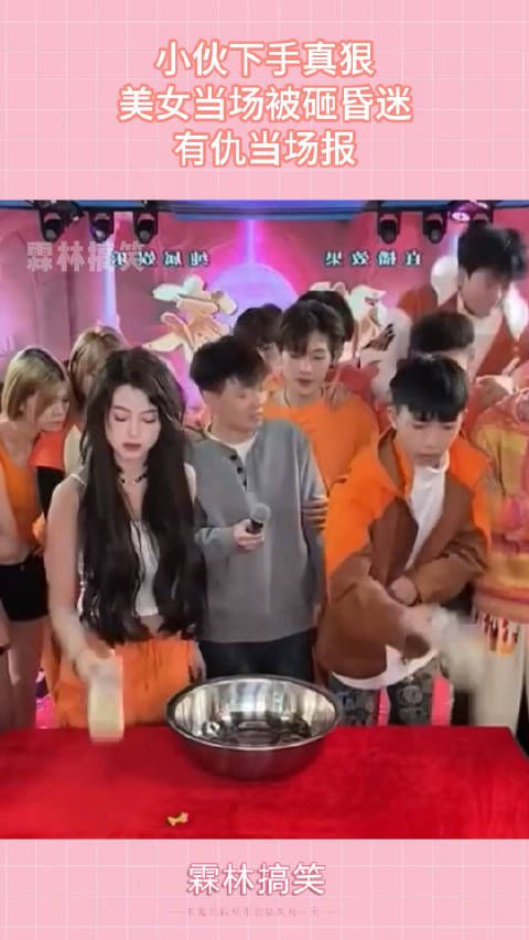 小伙下手真狠,美女当场被砸昏迷,有仇当场报 !