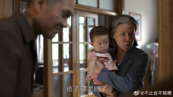 亚菲故意崴脚,想骗德福上套,德福竟是个精老头!