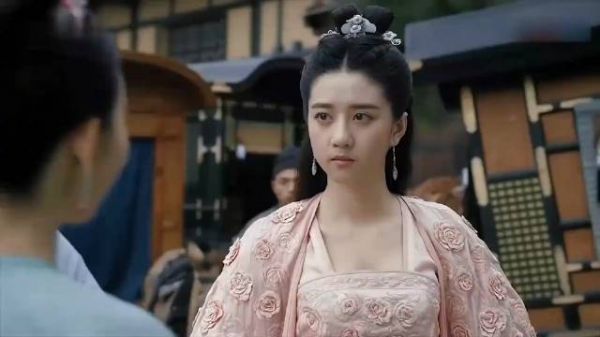 富千金打女孩耳光,不曾想女孩竟是皇后,直接被拖出去敲死