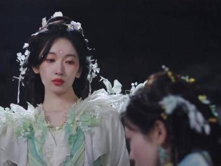 白鹿的演技真是厉害,一秒就能从白切黑,这个转场也非常精彩……