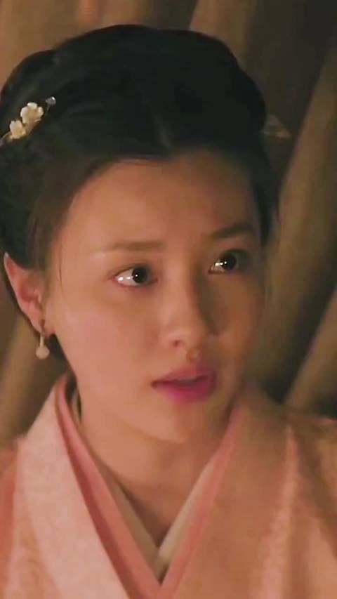 华兰教母亲厚葬卫小娘 ,一招就夺回了掌家之权...不愧是祖母膝下长大的!
