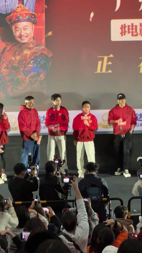 啊啊啊啊啊啊王宝强路演现场亲了陈思诚陈昊然!