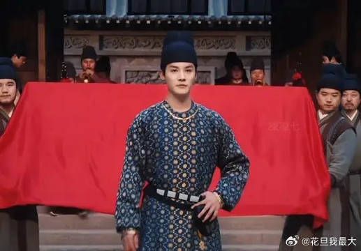 古装走路还得是四方步,出场就让人挪不开眼睛