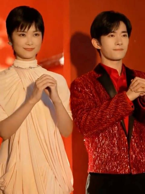 易烊千玺 李宇春春晚拍摄花絮 帅气满分,拜年啦!