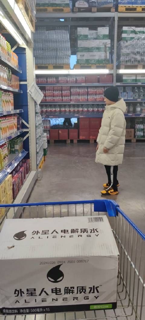 平时姥姥就喜欢自己搁家待着,今天有牛陪着逛了麦德龙和迪卡侬…