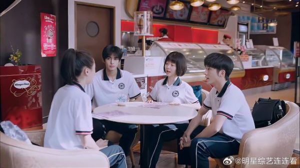 尖尖见义勇为,班长请吃雪糕,哪知她把一家子都带来