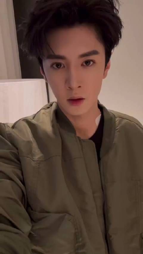 陈哲远正式开通个人ins账号,憧憬与粉丝分享新年祝福