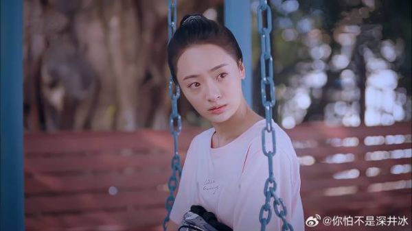 女学霸被暗恋对象欺负,校草暖心安慰,当场移情别恋