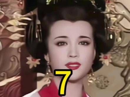 这哪里看得出庆奶已经四十多岁了,简直就是个十来岁的小姑娘嘛,刘晓庆