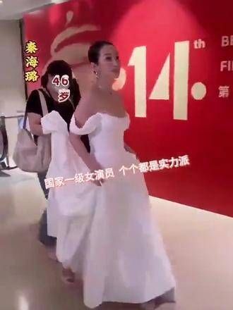 秦海璐真是 堪称 ,她台上一分钟的精彩背后,是台下十年功的辛勤付出