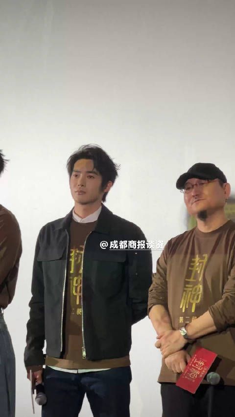 现场收到礼物cd,摇滚音乐张口就来,又听到于适唱歌啦!