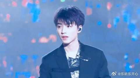 TFBOYS六周年演唱会,王俊凯演唱《生长》,总有一片蓝海永相随