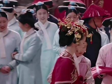 细节之处令人揪心,惢心下跪时如懿竟连一个垫子都不给,还让她跪了许久…