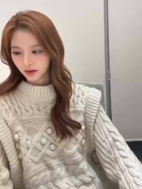 雪允直播中的手机壳惊喜,薛斑比领养计划启动