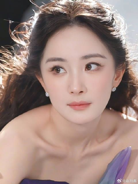 不管是颜值还是身材,杨幂都已经达到顶峰