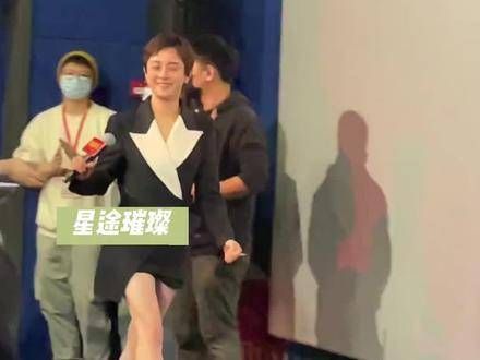 同框出现!真是模范夫妻!